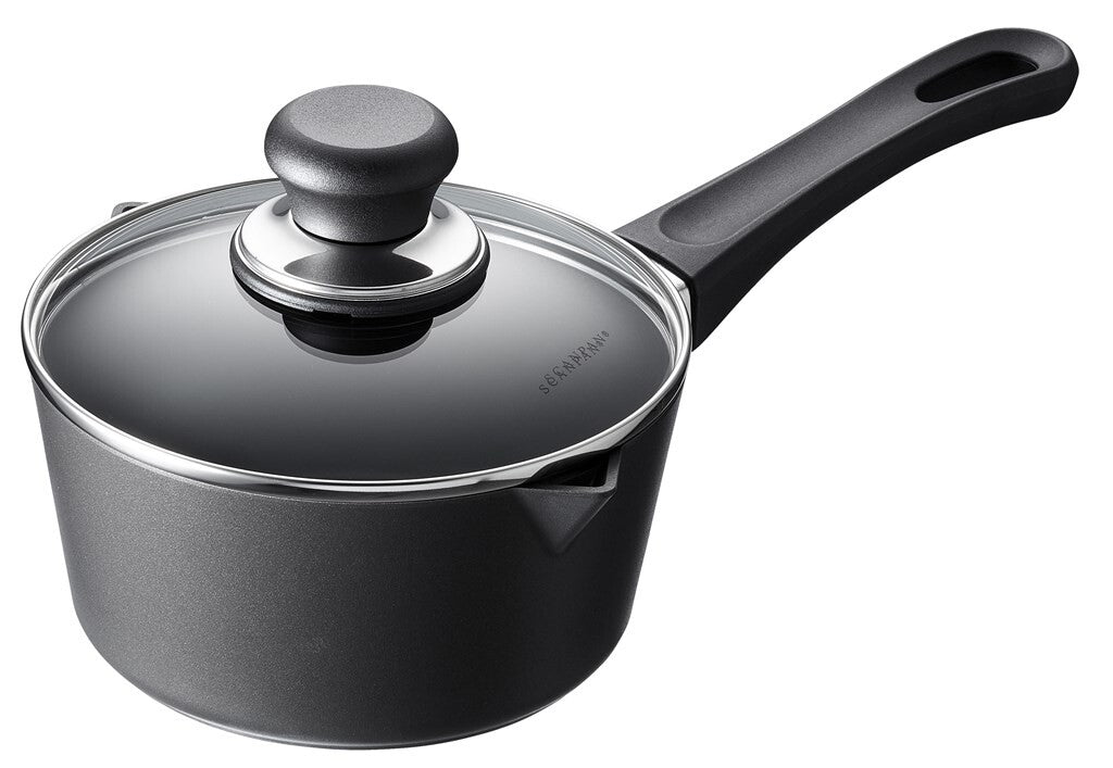 SCANPAN Classic kasserolle 16 cm med glaslåg set skråt forfra