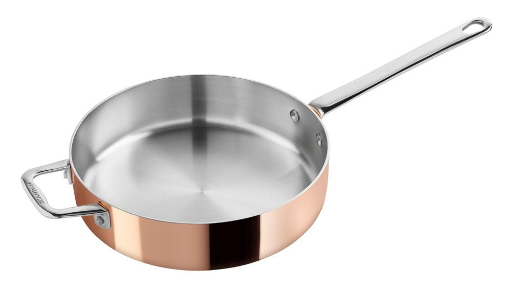 SCANPAN Maitre D' kobbersautépanne 24 cm sett på skrå