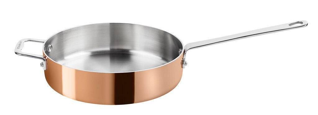 SCANPAN Maitre D' kobbersautépanne 24 cm sett fra siden