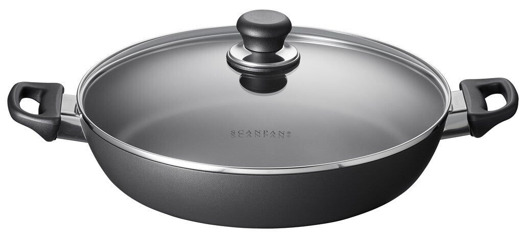 SCANPAN Classic chefpande 32 cm med glaslåg set forfra