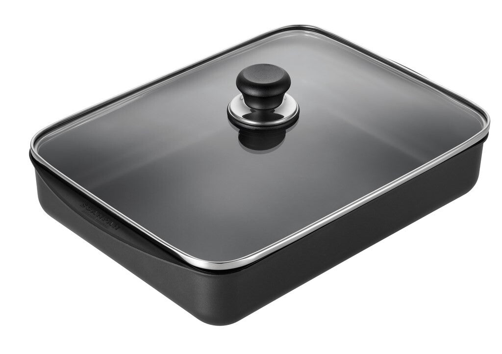 SCANPAN Classic bradepande med glaslåg 29 x 21 cm set skråt forfra