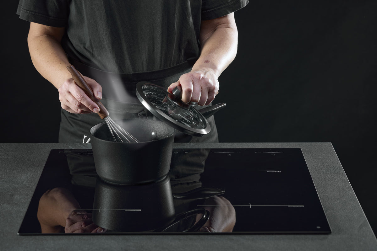 SCANPAN Pro SB+ kasserolle med mad under tilberedning