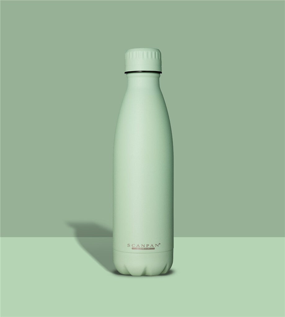 TO GO thermosfles 500 ml in de kleur Green tea op een bijpassende achtergrond