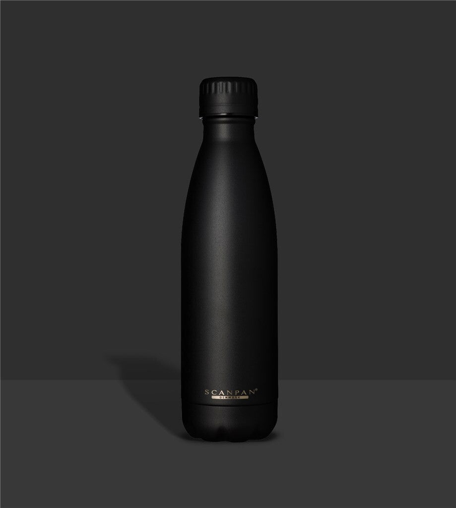 TO GO thermosfles 500 ml in de kleur Black op een bijpassende achtergrond