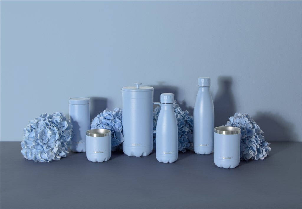 TO GO termokop 350 ml i farven Airy blue vist i brug