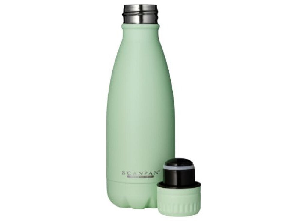 TO GO termoflaske 350 ml i farven Green tea vist i brug