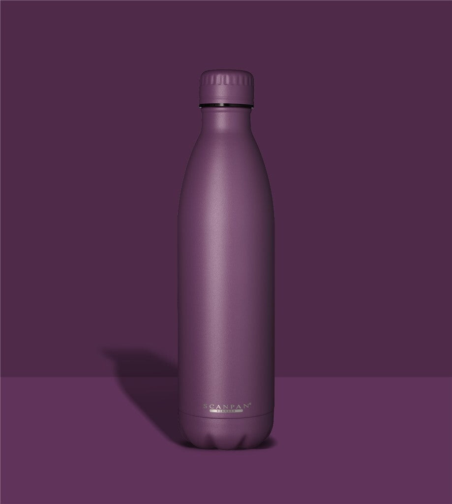 TO GO Thermoflasche 750 ml in der Farbe Purple gumdrop auf farblich passendem Hintergrund