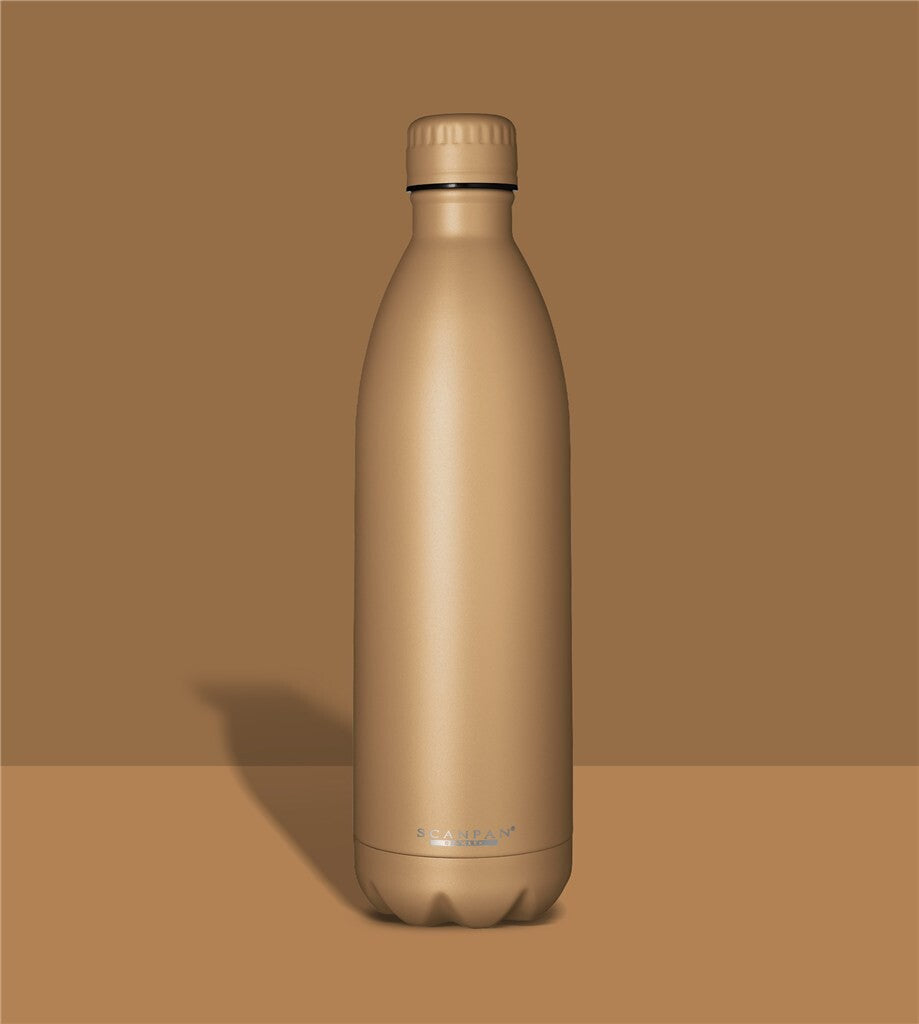 TO GO termoflaske 1000 ml i farven Tannin på matchende farvebaggrund