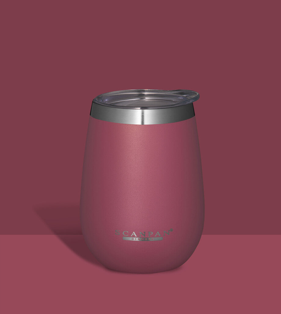 TO GO tumbler with lid 300 ml in Persian Red on a matching colour background