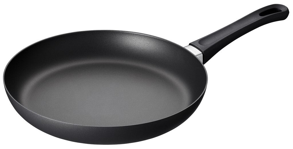 SCANPAN Classic Induction koekenpan 28 cm schuin van voren
