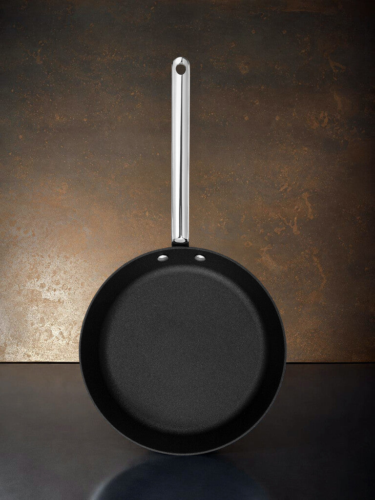 Gerecht wordt bereid in de TechnIQ Modern koekenpan 26 cm