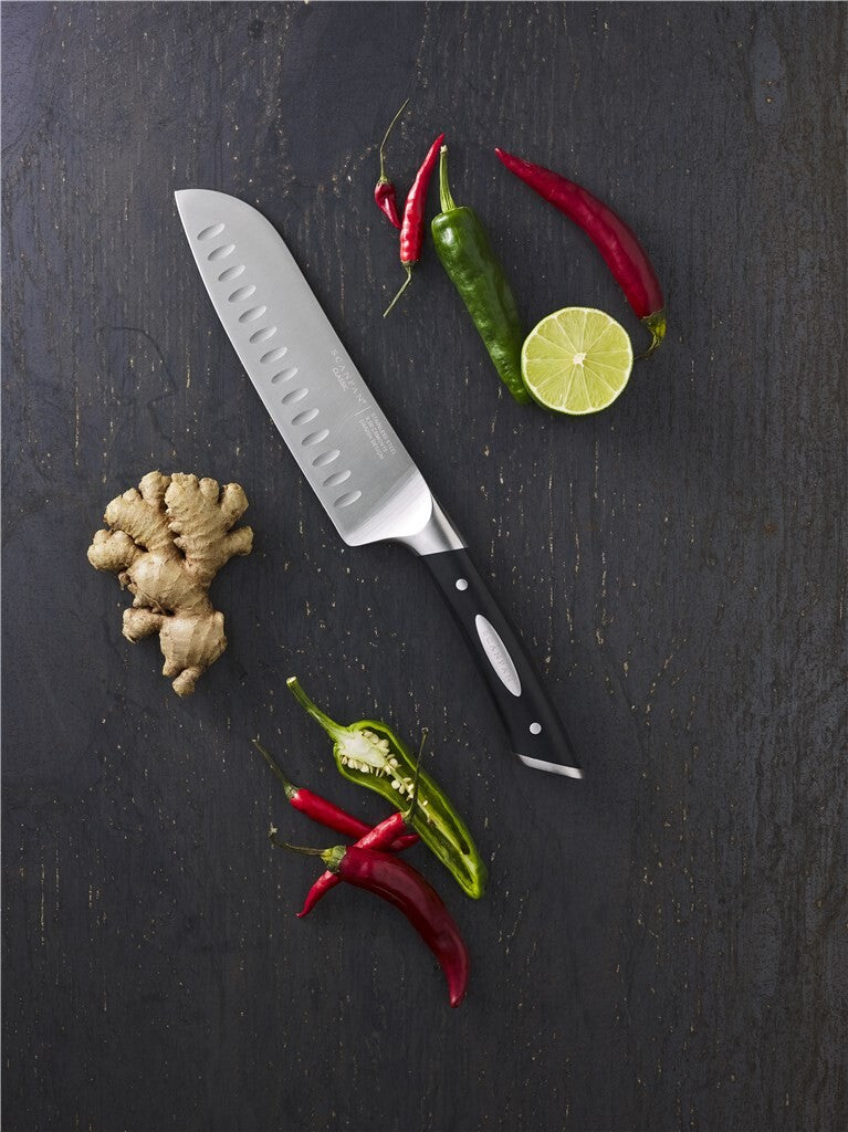 SCANPAN Classic Santokumesser 18 cm in einer vertikalen Produktaufnahme