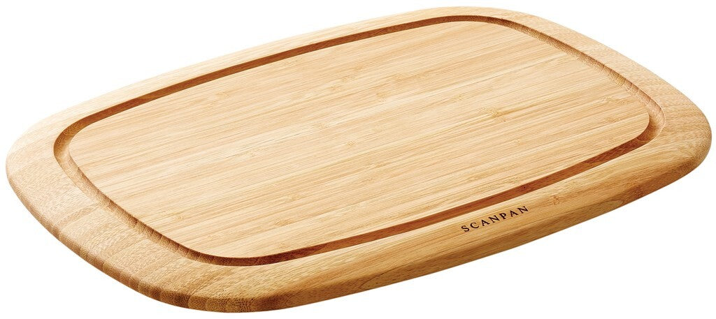SCANPAN skærebræt i bambus 35 x 26 cm set skråt forfra