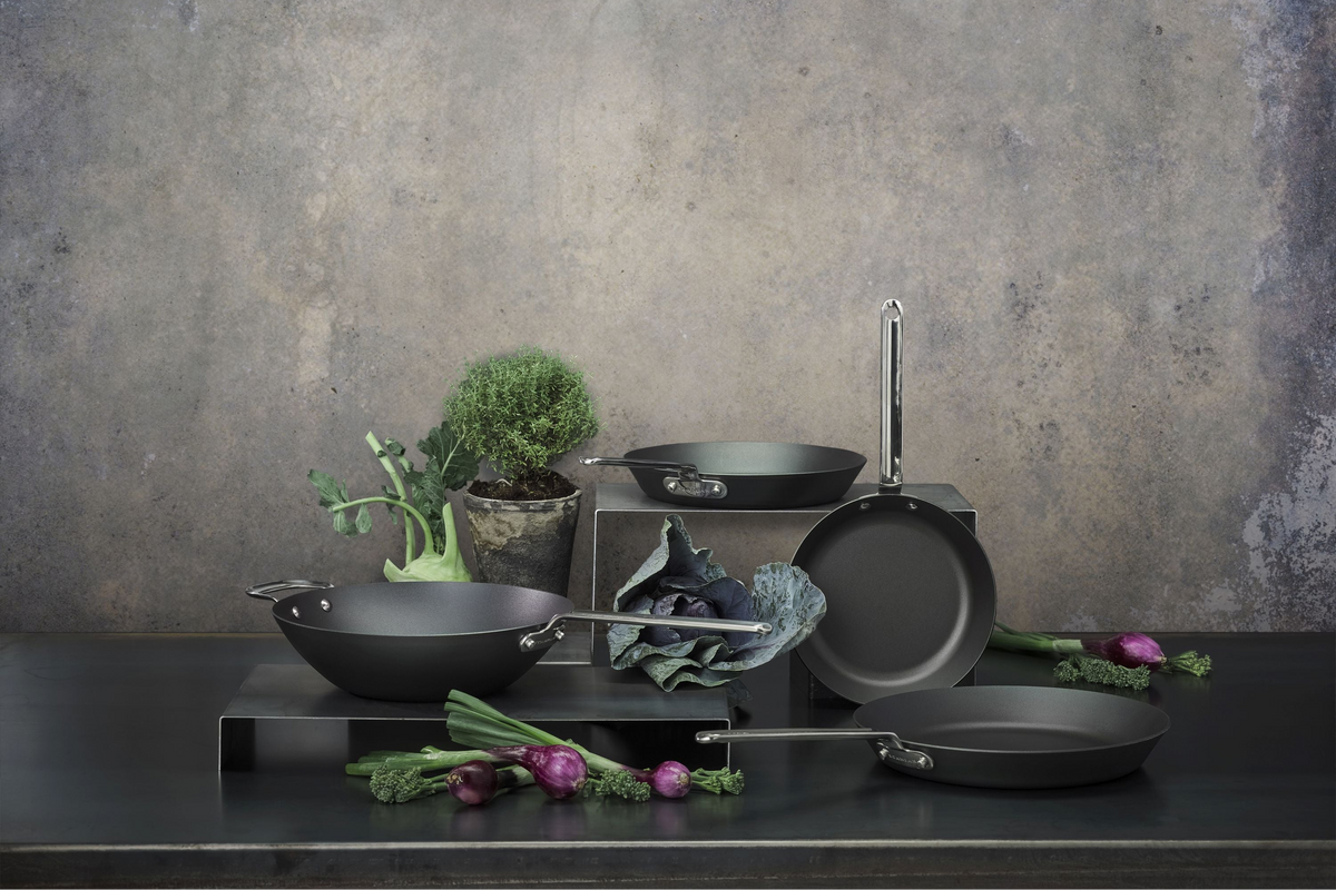 Utvalg av SCANPAN Black Iron-kokekar i karbonstål