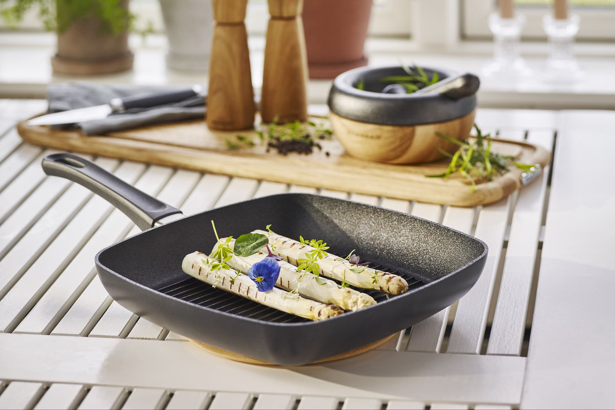 Asparges på en SCANPAN Classic-grillpande