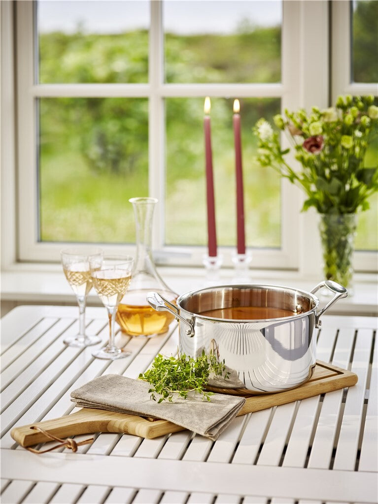 Fusion 5 gryde 20 cm – med suppe i lyst køkkenmiljø