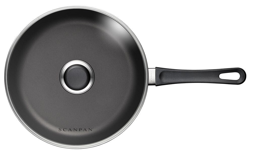 SCANPAN Classic sauterpande 26 cm med glaslåg set ovenfra