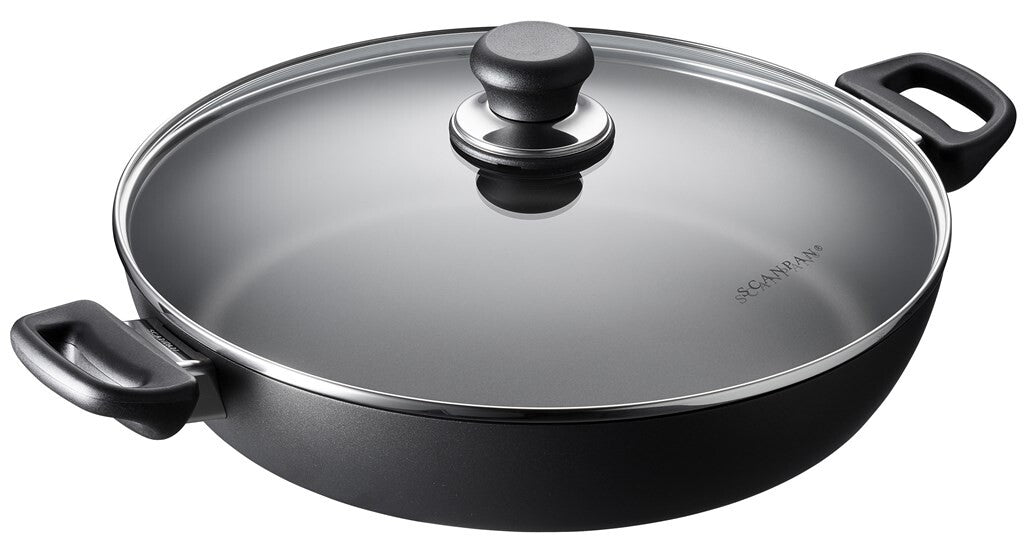 SCANPAN Classic Induction chefpanne 32 cm med glasslokk vist i produktfoto