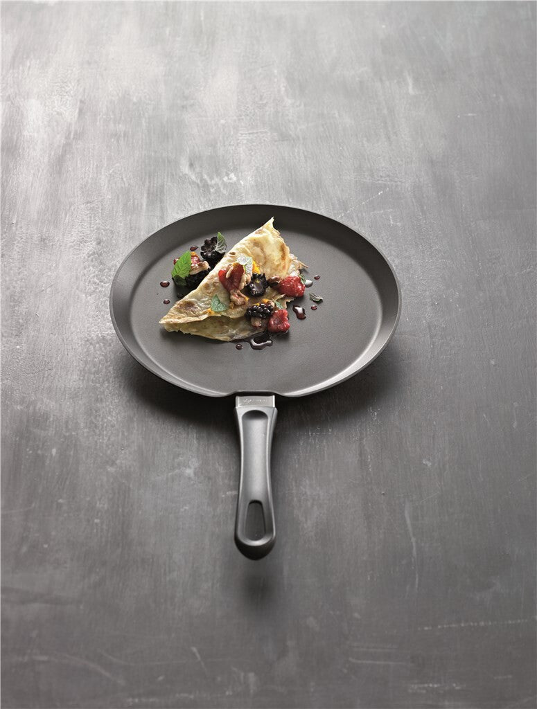 Et stykke pandekage serveret ved SCANPAN Classic pandekagepande