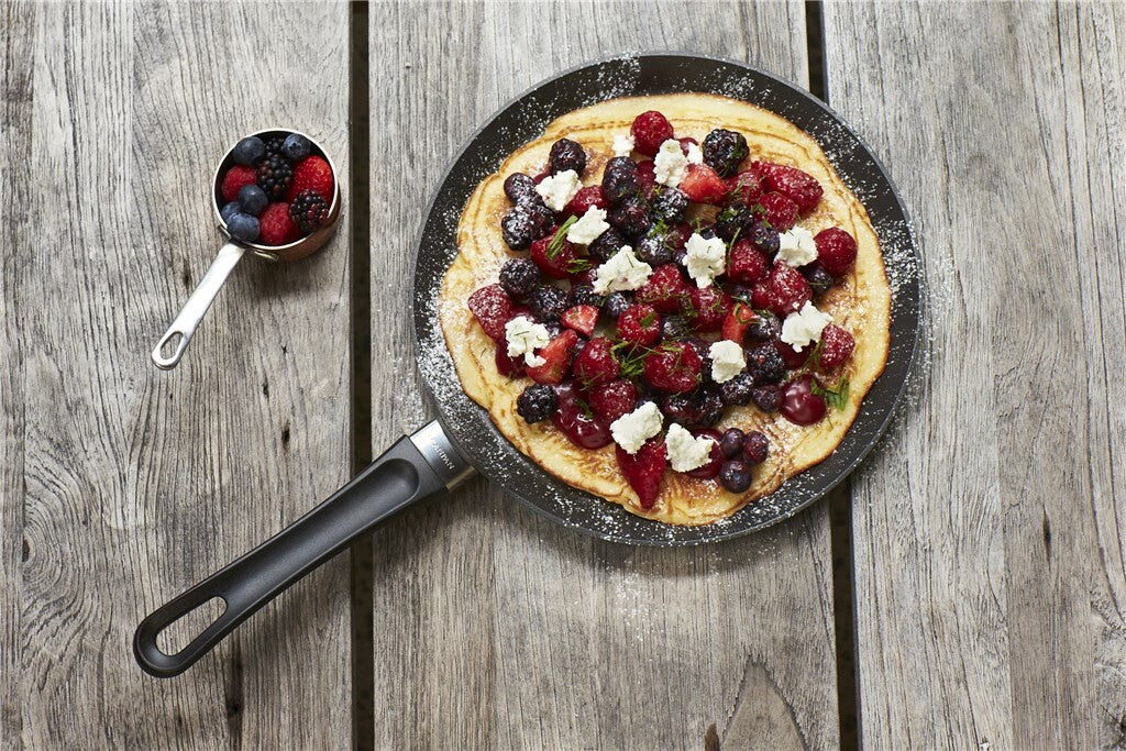 SCANPAN Classic pandekagepande med pandekage, bær og flødeost