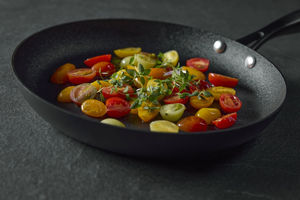 SCANPAN Pro SB+-stegepande i et køkken