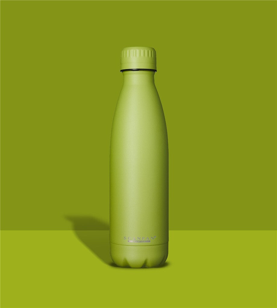 TO GO thermosfles 500 ml in de kleur Dark Lemon op een bijpassende achtergrond