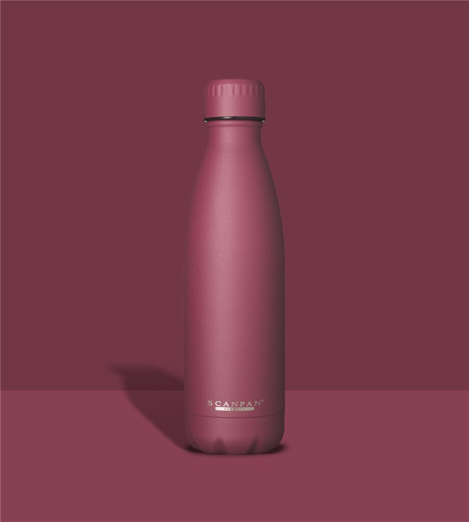 TO GO thermosfles 500 ml in de kleur Persian Red op een bijpassende achtergrond