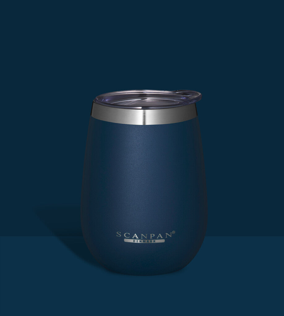 TO GO tumbler with lid 300 ml in Oxford blue on a matching colour background
