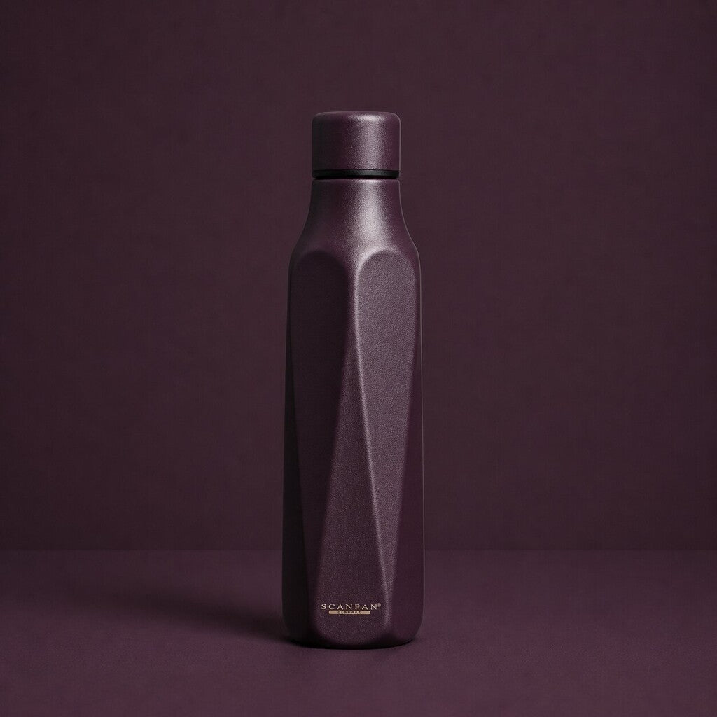 TO GO Explore termoflaske 500 ml i farven Plum på matchende farvebaggrund