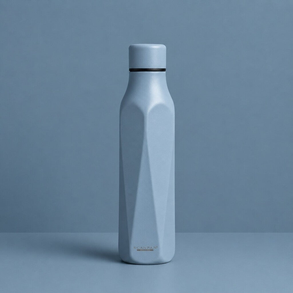 TO GO Explore termoflaske 500 ml i farven Mist på matchende farvebaggrund