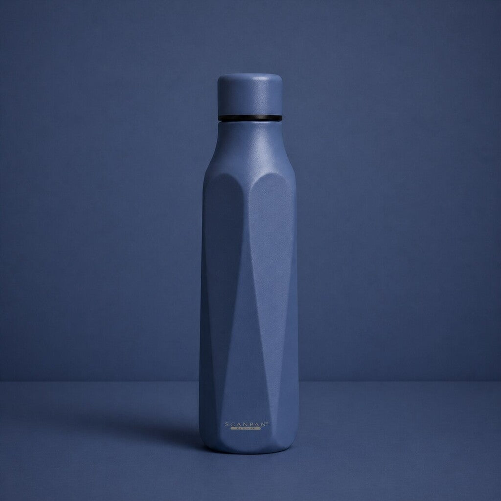 TO GO Explore termoflaske 500 ml i farven Ocean på matchende farvebaggrund