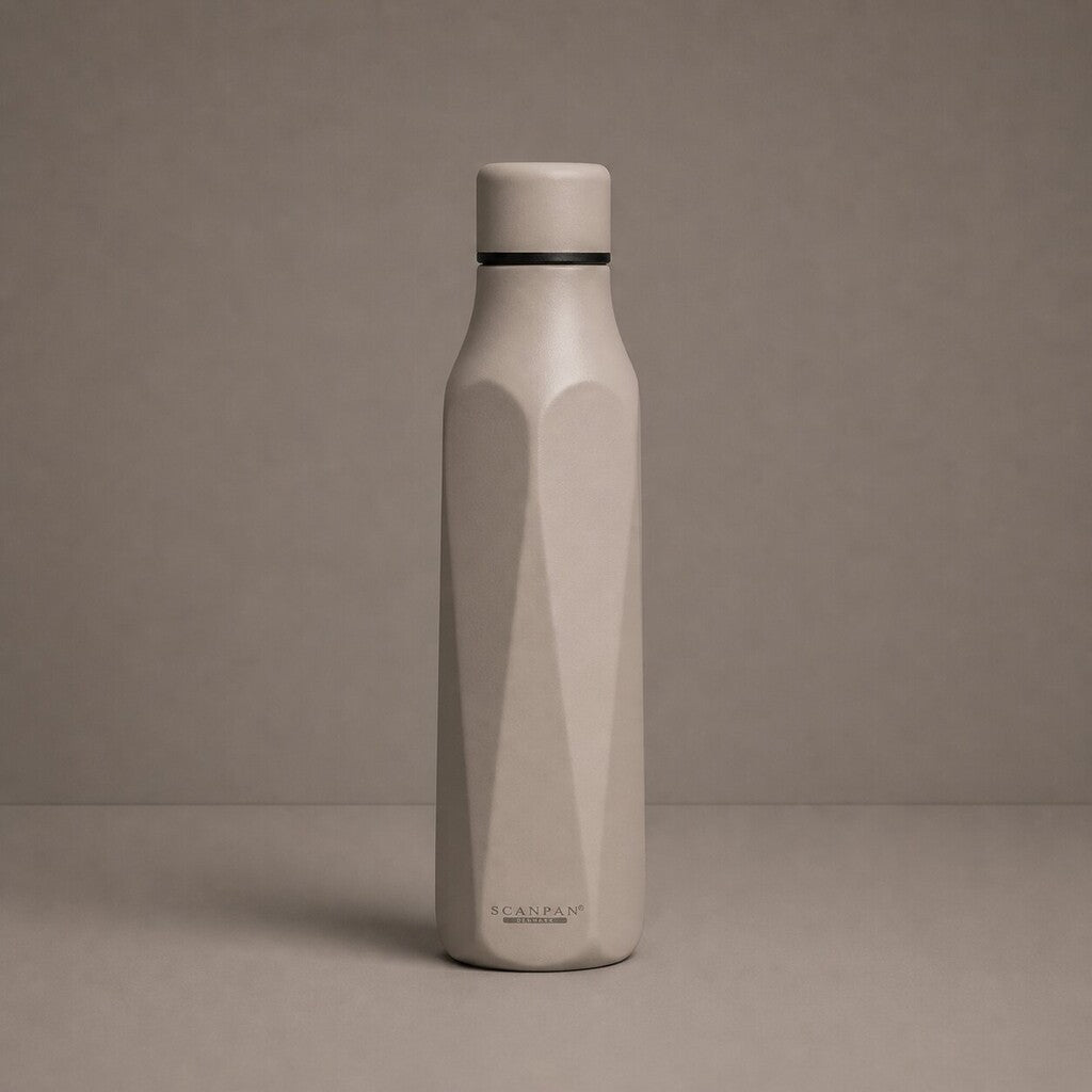 TO GO Explore termoflaske 500 ml i farven Lava på matchende farvebaggrund
