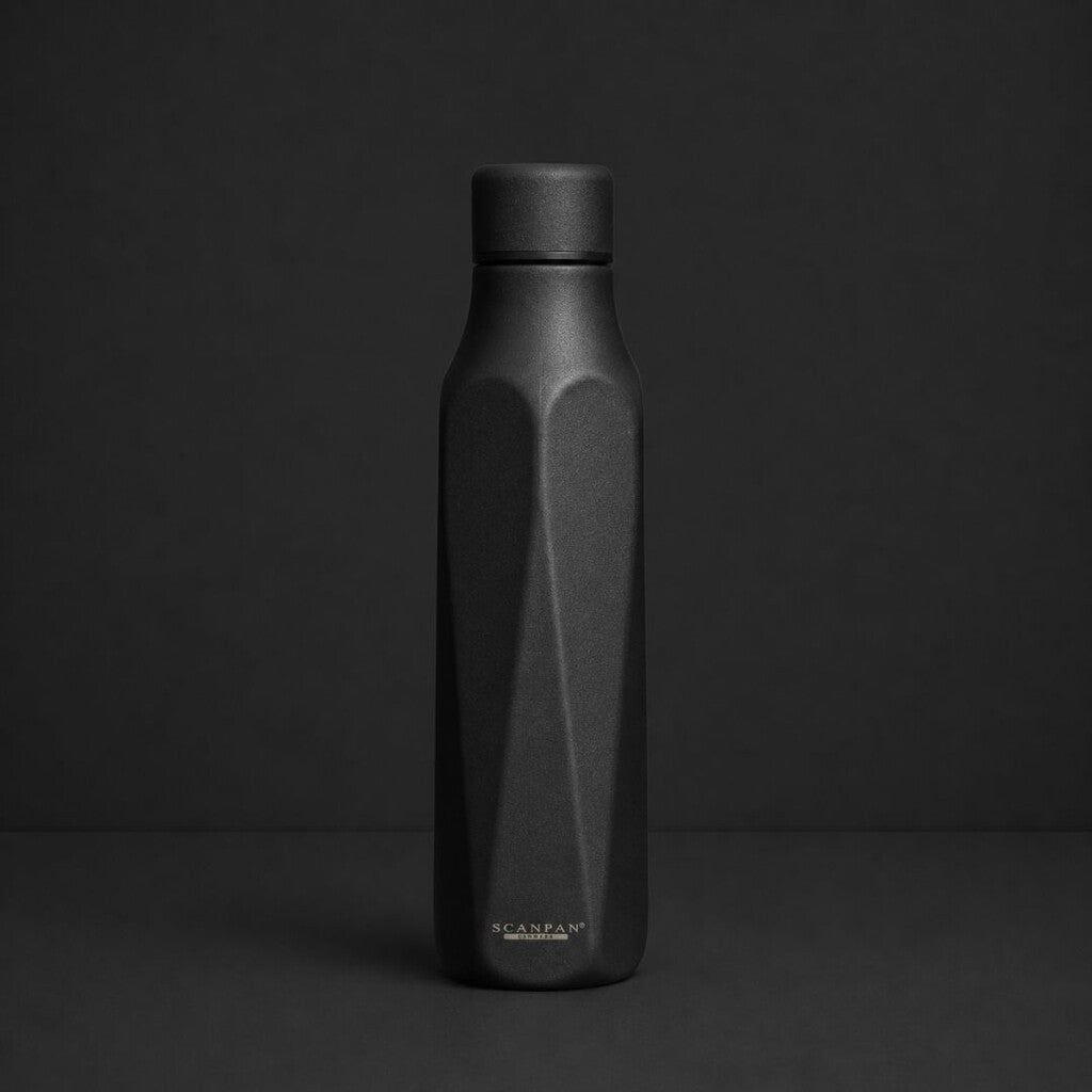 TO GO Explore termoflaske 500 ml i farven Obsidian på matchende farvebaggrund