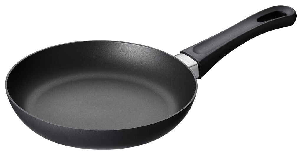 SCANPAN Classic Induction stegepande 20 cm set skråt forfra