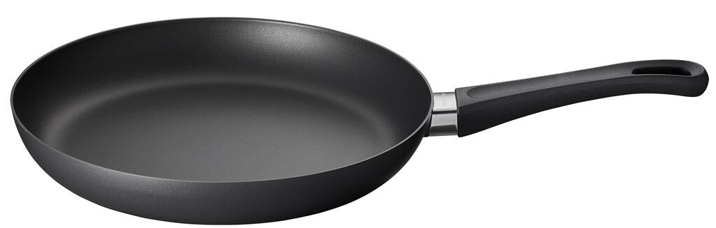 SCANPAN Classic Induction stekepanne 28 cm sett fra siden