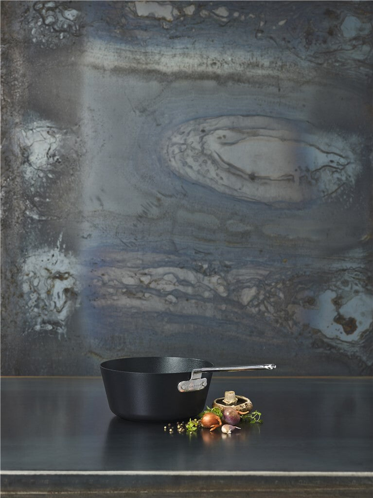 Gerecht wordt bereid in de TechnIQ Windsor steelpan 22 cm