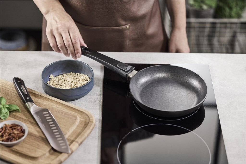 Urban koekenpan 20 cm – tijdens het koken op het fornuis