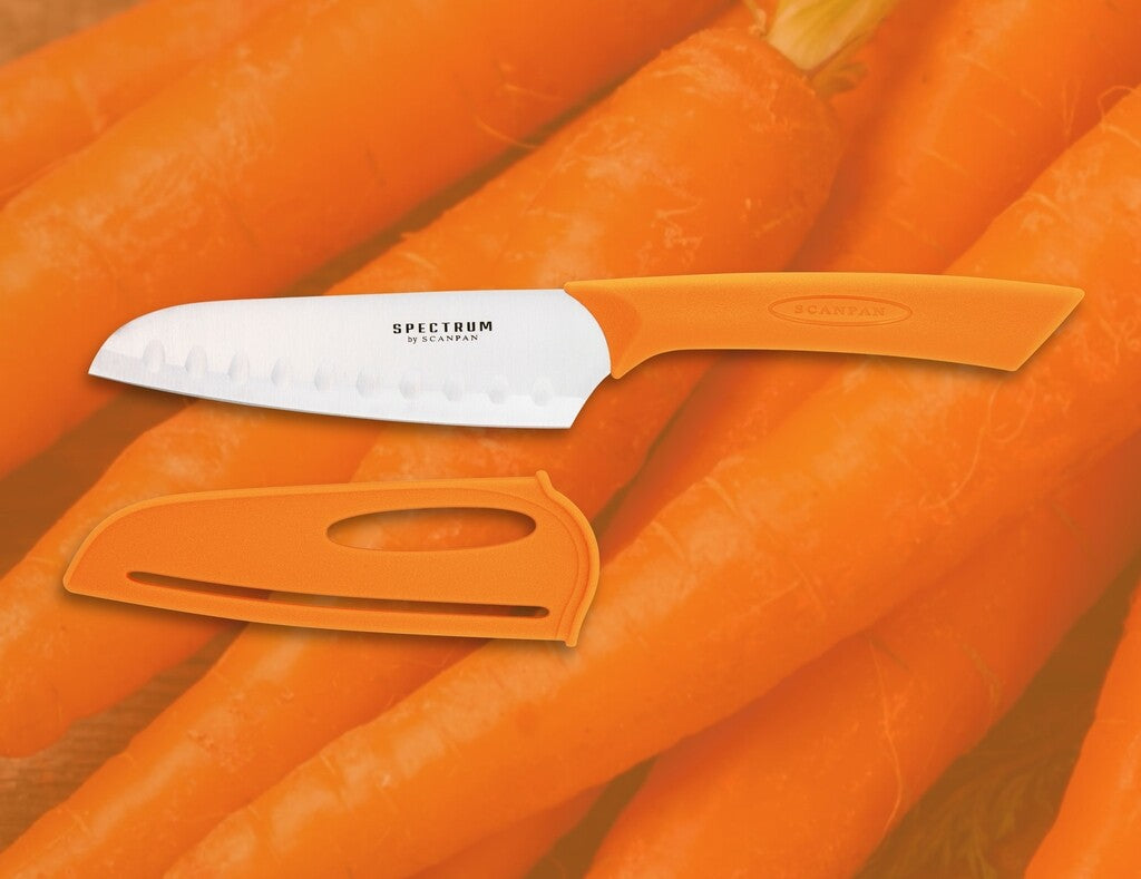 Spectrum santokumes in de kleur Carrot Curl op een witte achtergrond