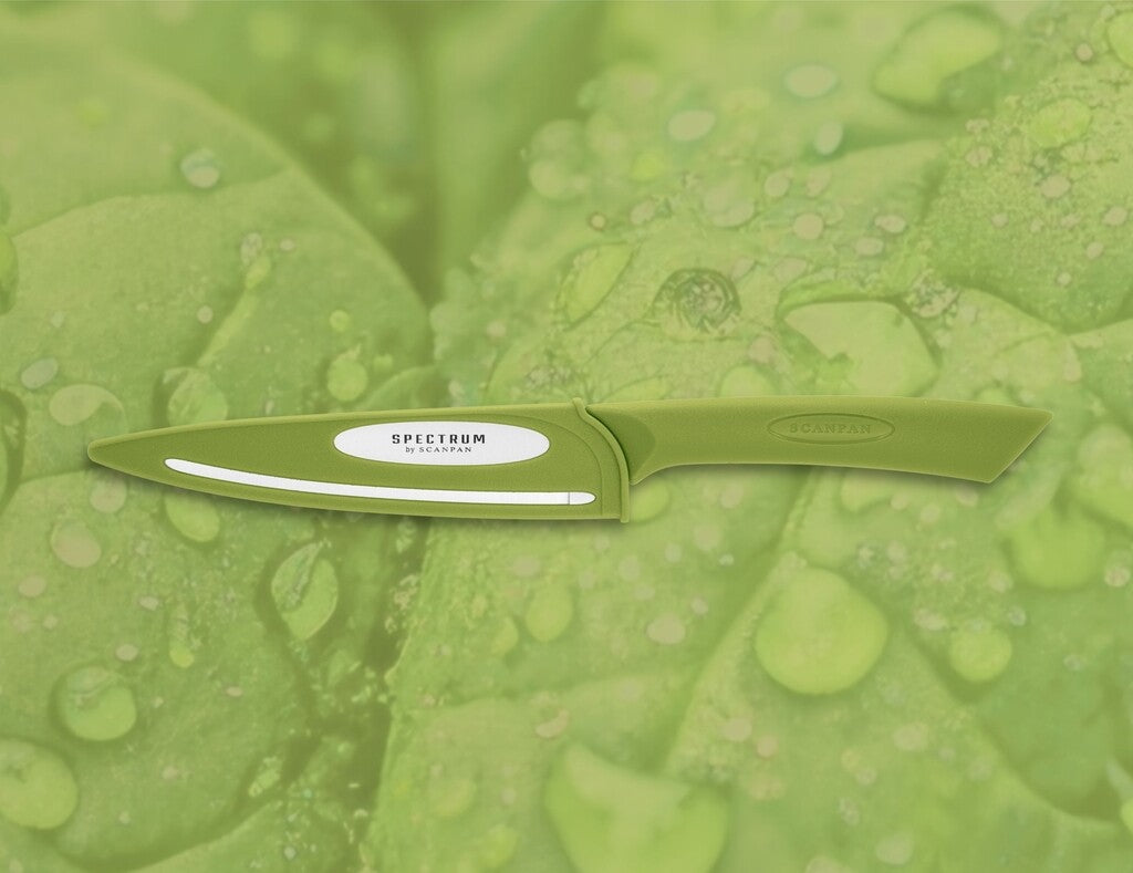Spectrum utility knife in Spinach Green shown in use