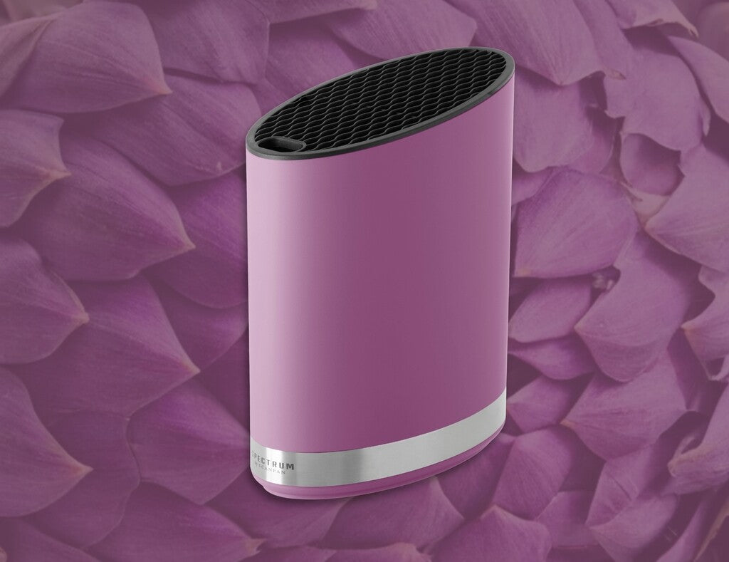 Spectrum Messerblock in der Farbe Dusty Lavender im Gebrauch