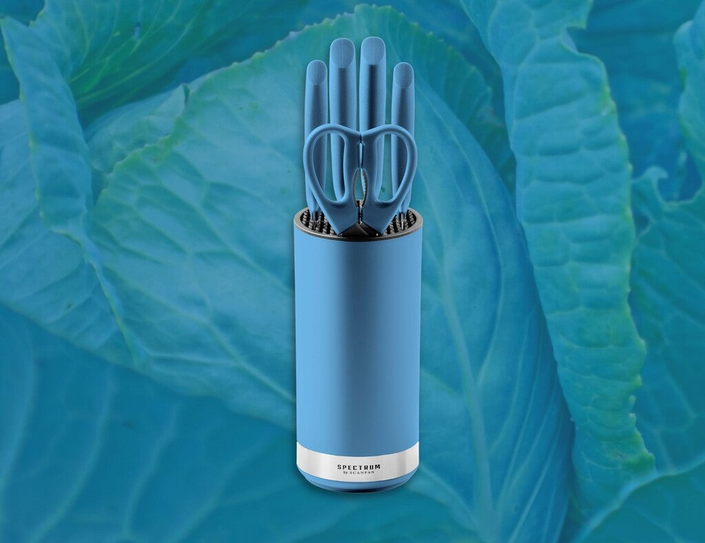 Spectrum Messerblock in der Farbe Silver Lake Blue im Gebrauch