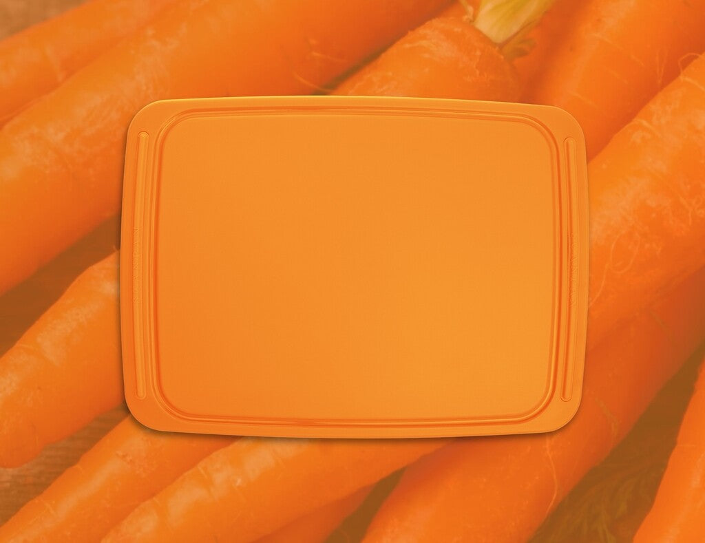 Spectrum skærebræt 41 × 30 cm i farven Carrot Curl vist på hvid baggrund
