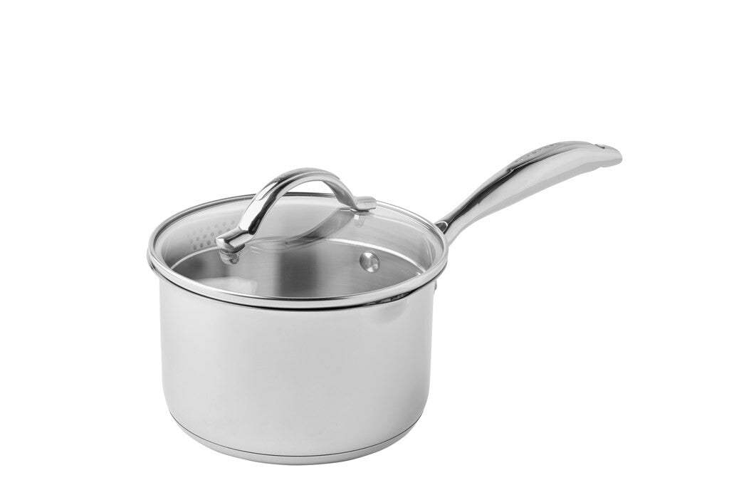 STS steelpan 16 cm van roestvrij staal, schuin van voren op een witte achtergrond