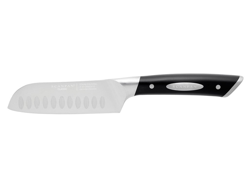 SCANPAN Classic santokukniv 12,5 cm vist på hvid baggrund